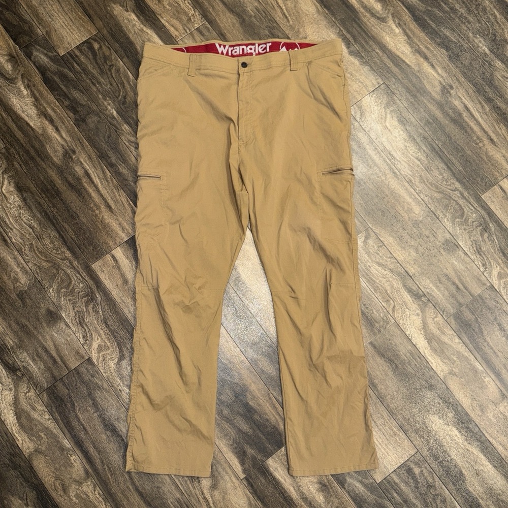 Wrangler ATG Tech Cargo Utility Hiking Outdoor Pants Men's Size 44x30 Brown